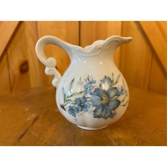 Vintage Inarco Japan Porcelain Pitcher E-4543 with Blue Flowers (8140) Read - Picture 1 of 7